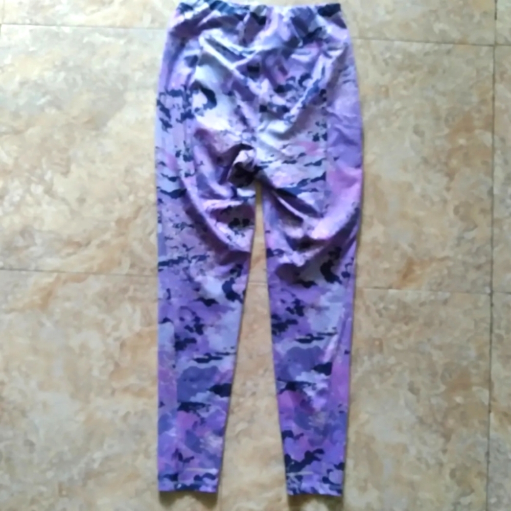The North Face On Mountain Girls Camo leggings, size Large - Picture 5 of 9